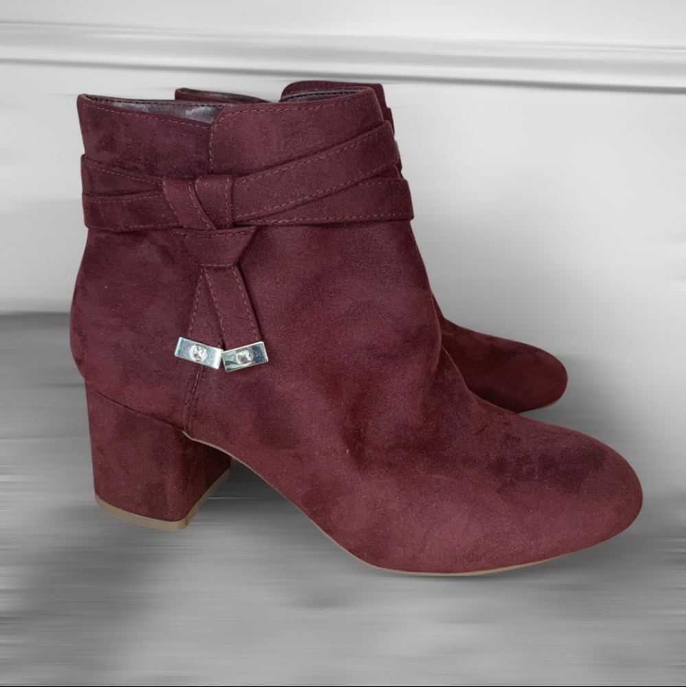 Kelly & Katie Takiso Bootie Women’s 9.5 Burgundy red ankle boots Size 9.5
